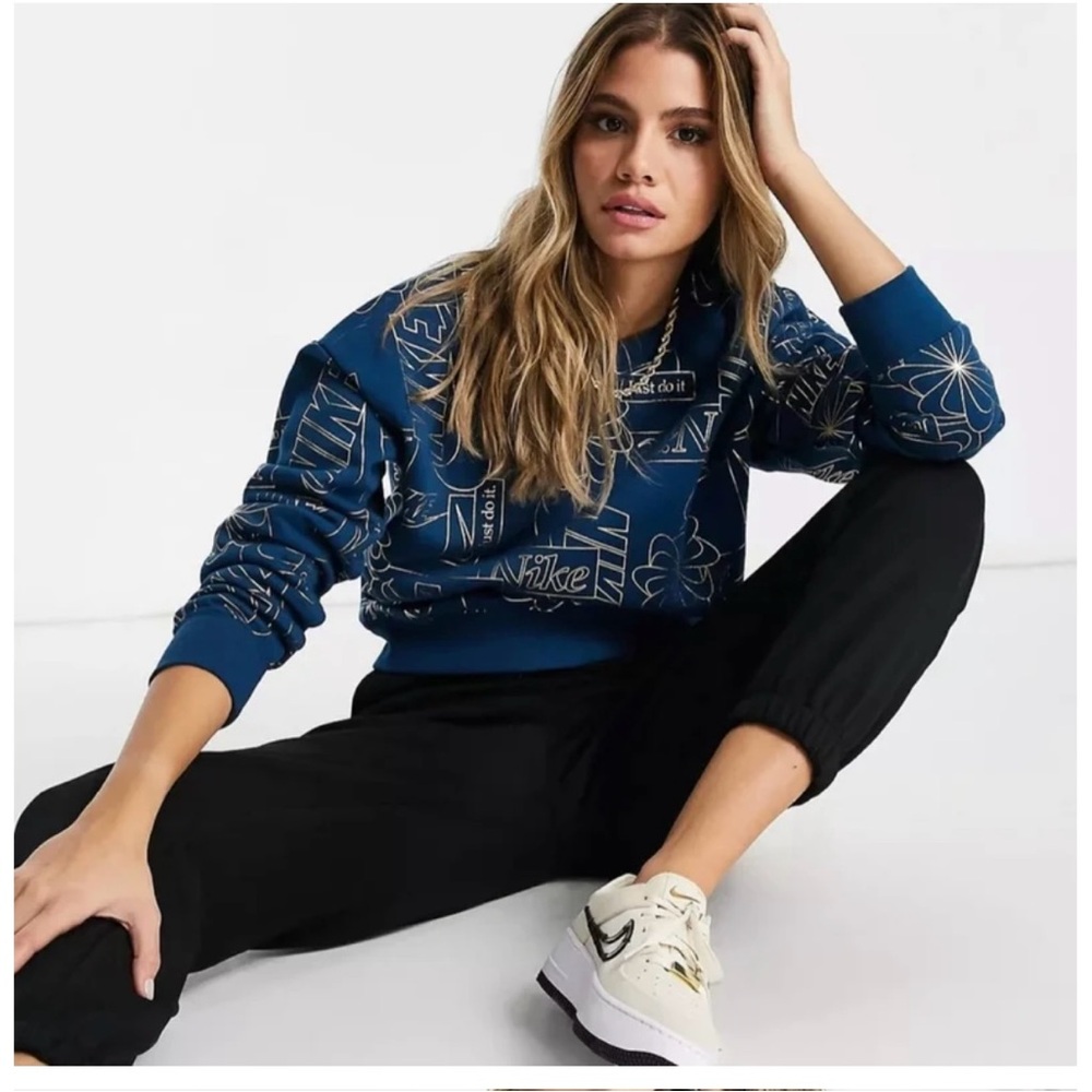 Nike sweatshirt